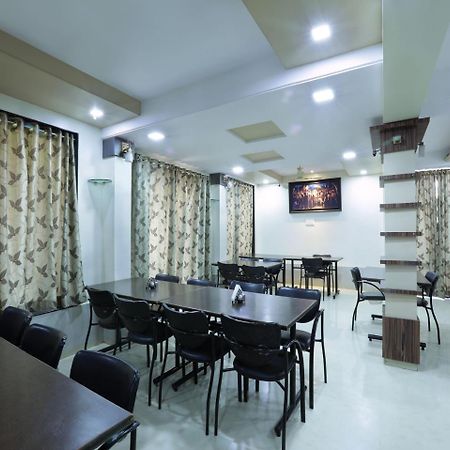 Oyo 4198 Hotel Shri Sai Murli Shirdi Εξωτερικό φωτογραφία