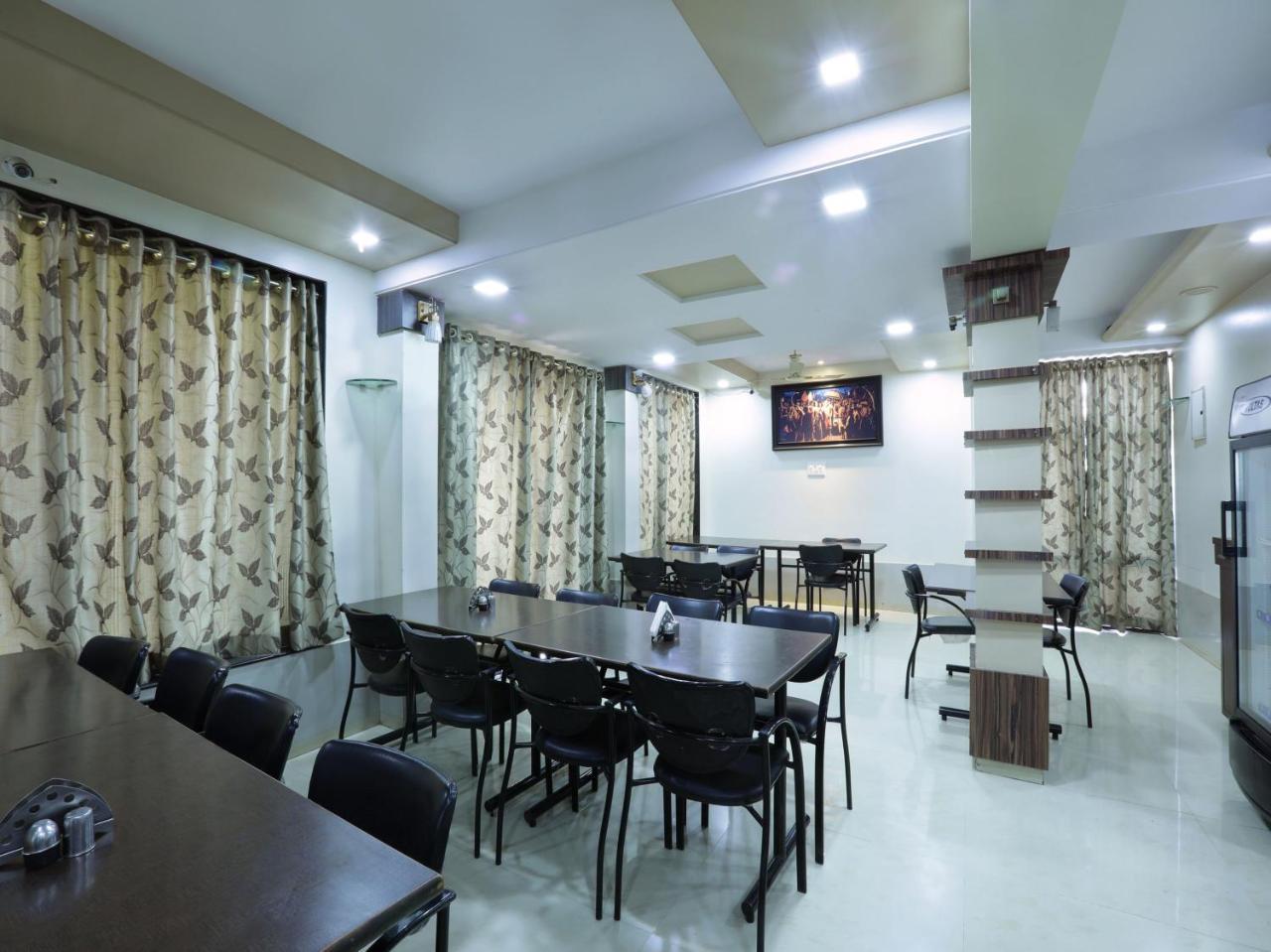 Oyo 4198 Hotel Shri Sai Murli Shirdi Εξωτερικό φωτογραφία